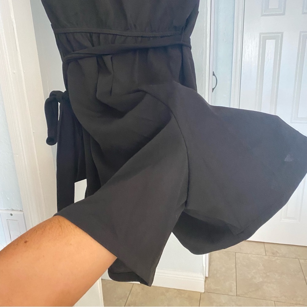 Emma & Michele Black Sleeveless romper tie waist size large shoulder padding - Picture 5 of 5
